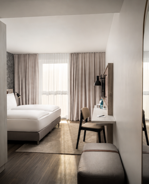 Willkommen im Superior Doppelzimmer im Arthotel ANA Amber Rostock.