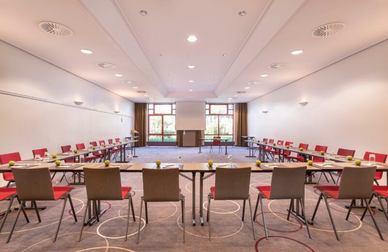 Tagungsraum in der U-Form bestuhlt elaya hotel frankfurt oberursel