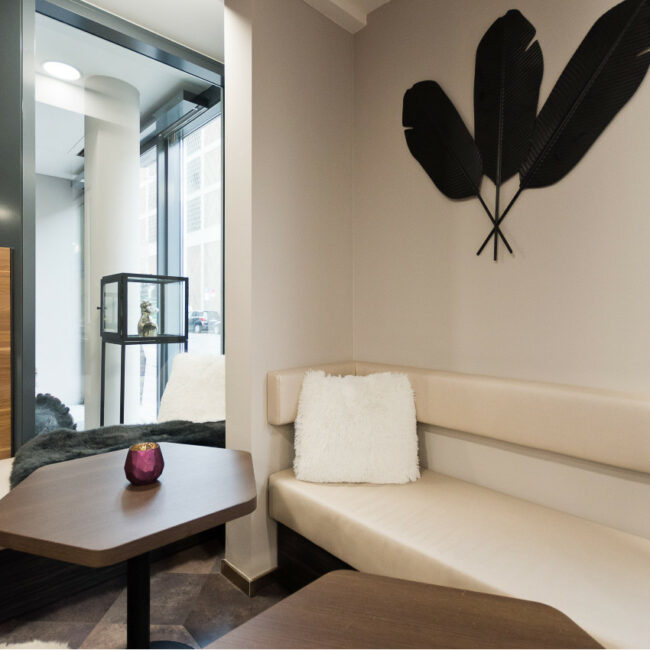 Lounge Bereich im elaya hotel munich city