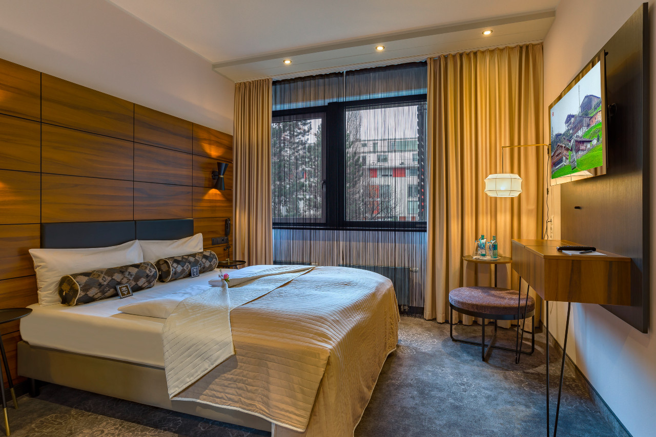 Modernes Superior Doppelzimmer im elaya hotel munich city