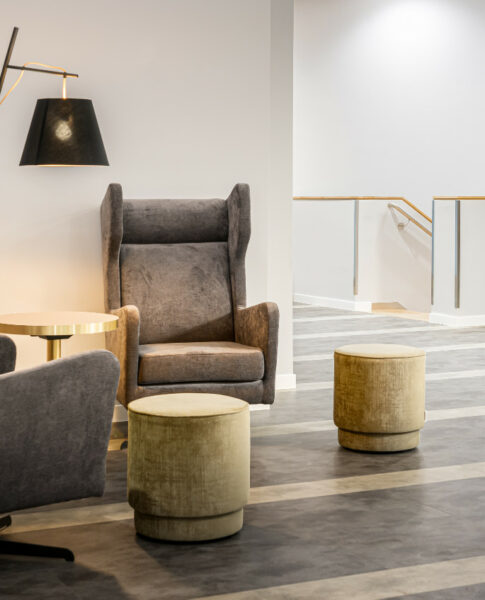 Sitzgelegenheiten in der Lobby im elaya hotel oberhausen
