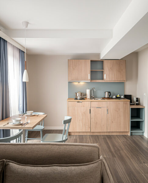 Küche und Essbereich in einem Superior Apartment im elaya hotel oberhausen