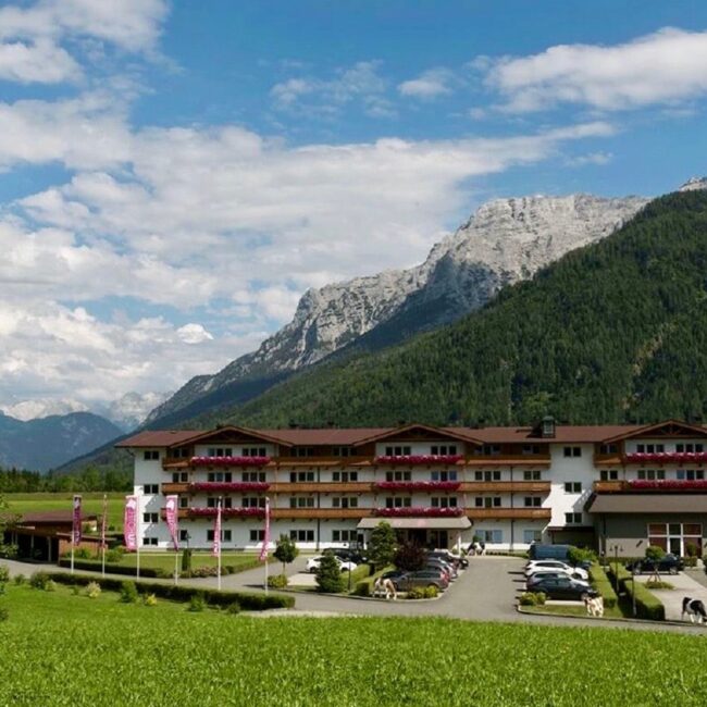Inmitten der Alpen gelegen: Das elaya hotel steinplatte.
