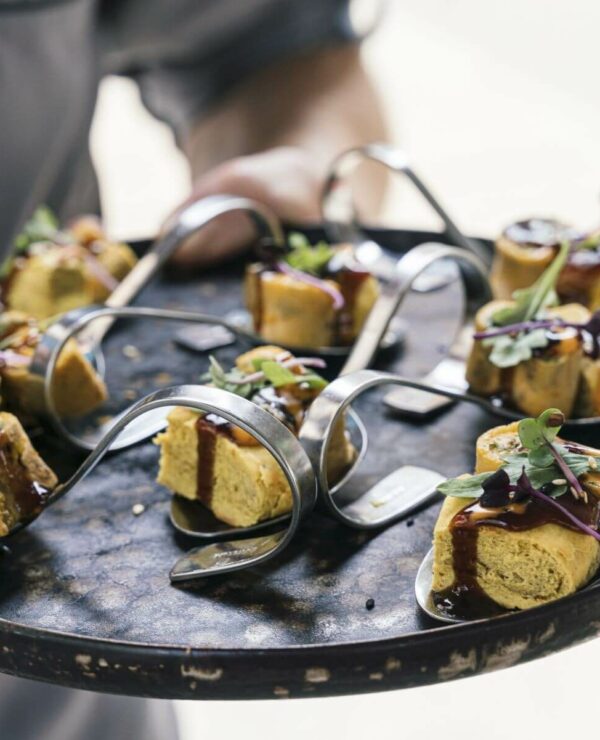 Häppchen genießen und neues lernen, bei der Schleussig Tour.