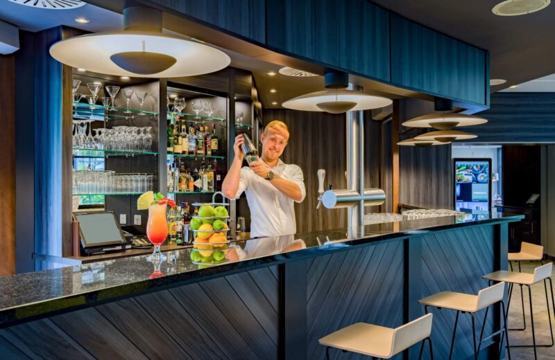 Die Bar im elaya hotel frankfurt oberursel.