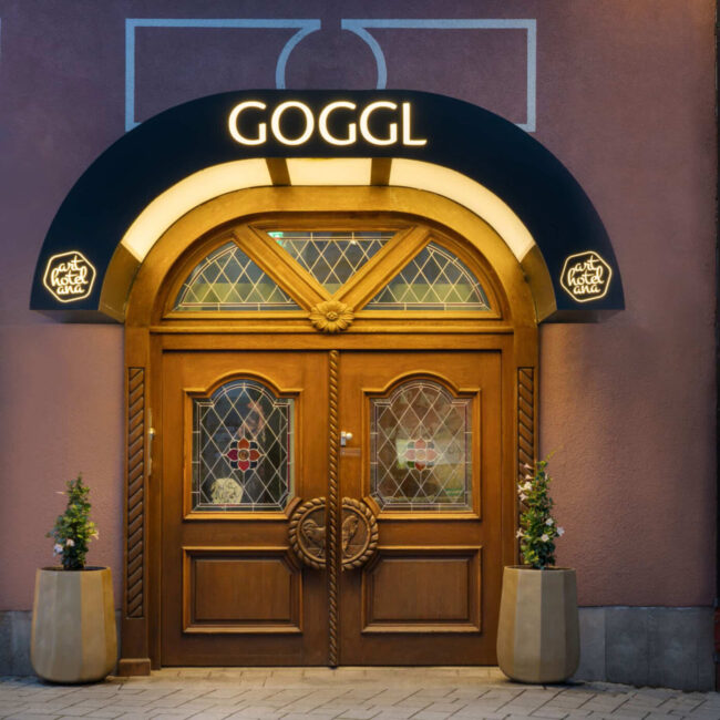 Der Eingangsbereich des Arthotel ANA Goggl von außen
