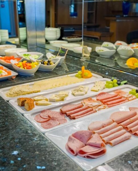 Die Theke beim Frühstück im Aspire Kronprinz