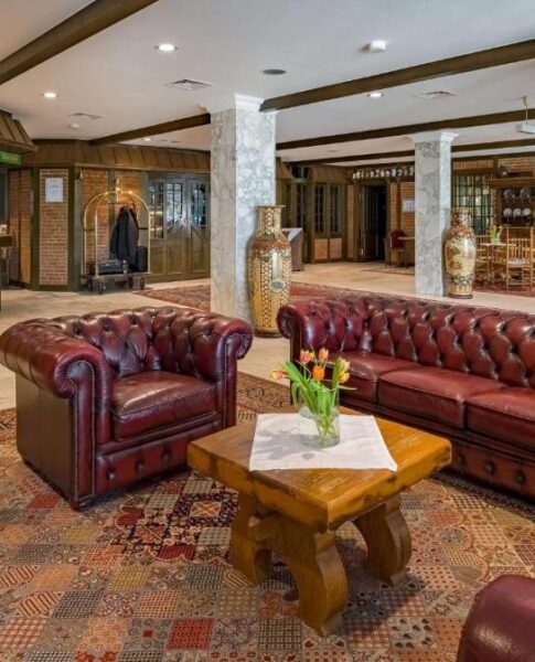 Die Lobby mit Sesseln im Aspire Oldenburg