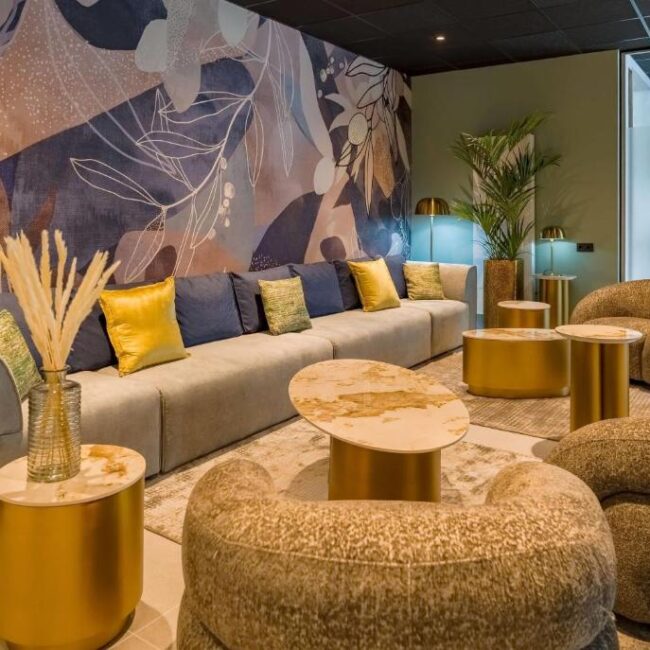 Die Lobby mit Sitzgelegenheiten im Aspire Palais Recklinghausen