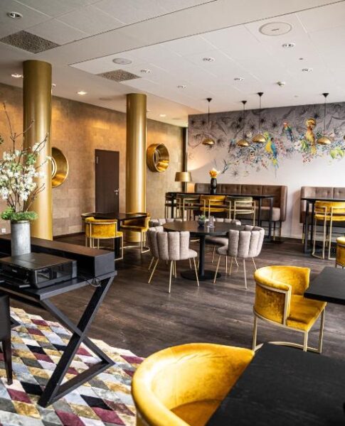 Die Lobby mit Sitzgelegenheiten im Chester Hotel Heidelberg