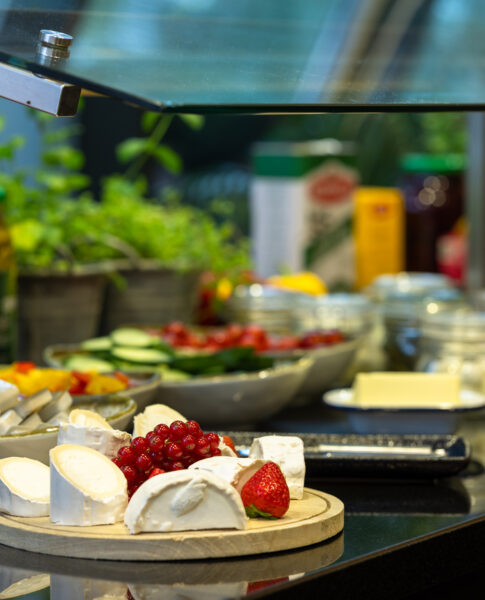 Eine leckere Käse Auswahl im elaya hotel munich schwabing