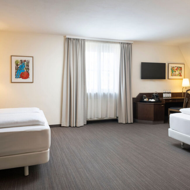 Das Familienzimmer bietet genügend Platz für die ganze Familie