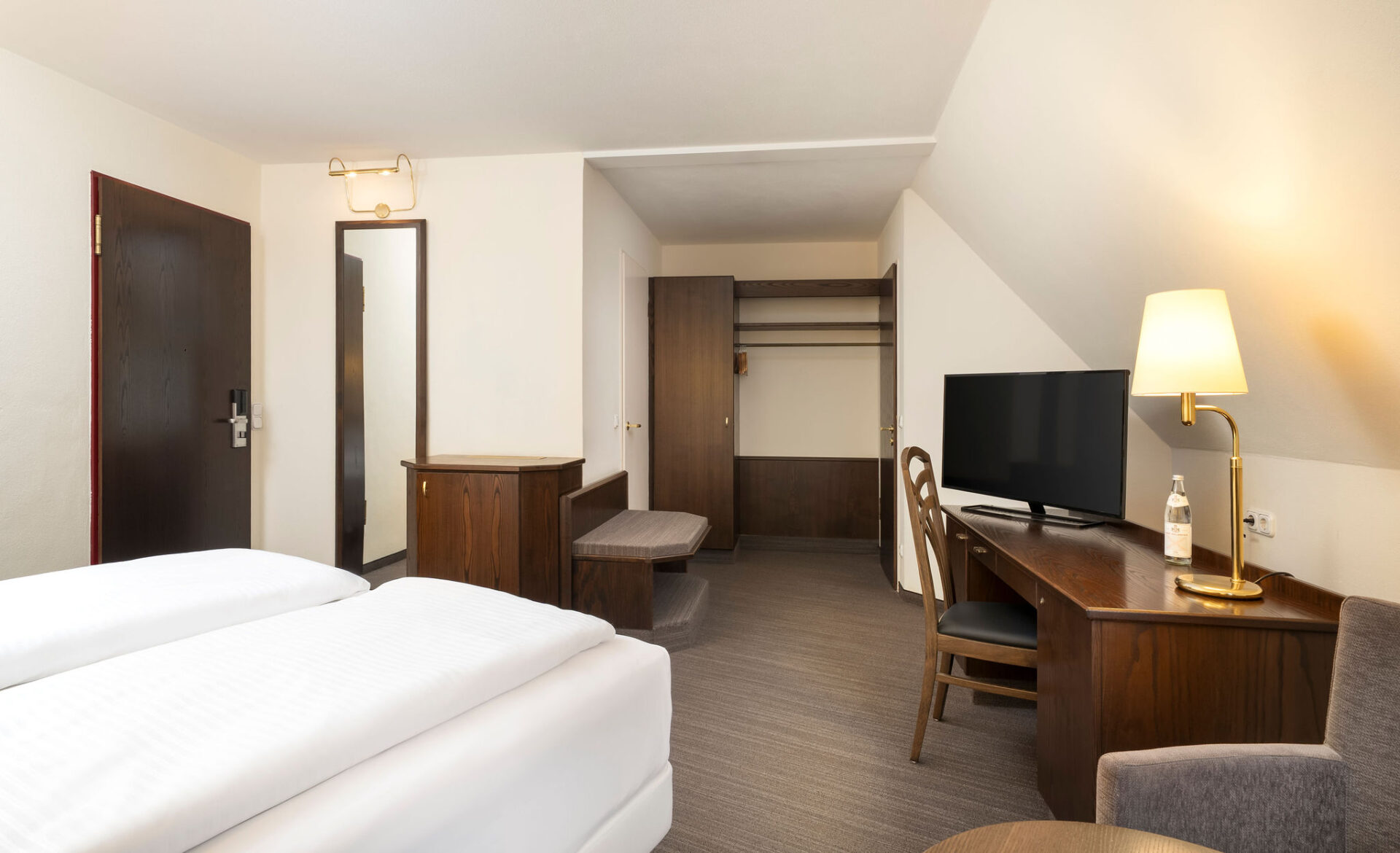 Der Schreibtisch im Doppelzimmer