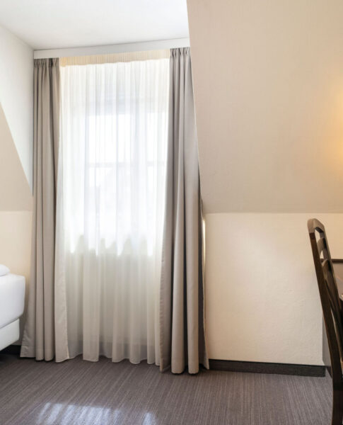 Das Einzelzimmer mit Schreibtisch