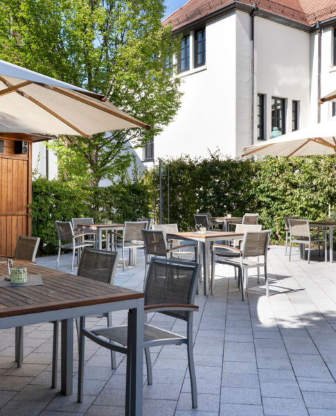 Auf unserer Terrasse kannst Du die Sonne genießen