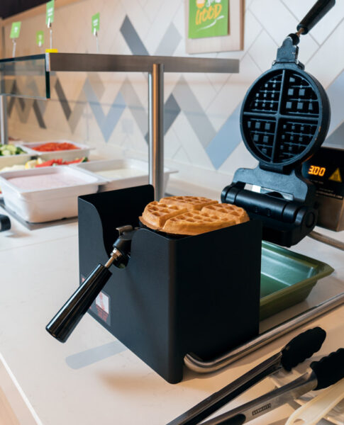 Das Waffeleisen beim Frühstück im Hampton by Hilton Kiel