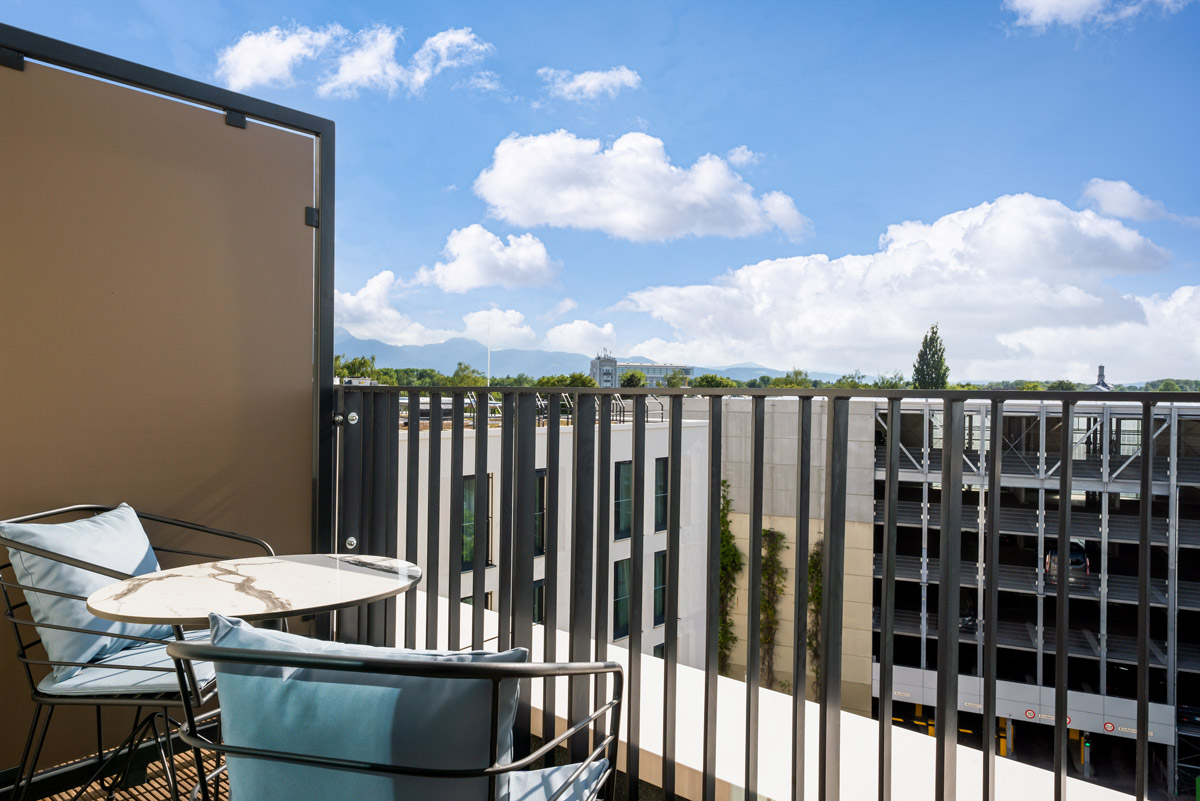 Der Balkon eines Zimmers im Holiday Inn Express Rosenheim