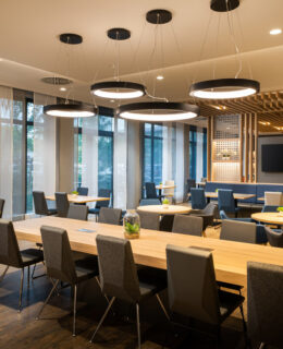 Der Frühstücksraum im Holiday Inn Express Rosenheim