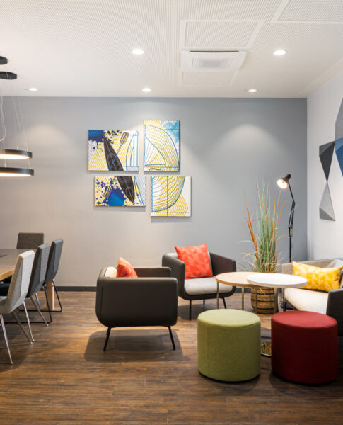 Der Arbeitsbereich in der Lobby im Holiday Inn Express Rosenheim