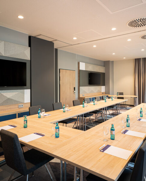 Der Tagungsraum mit U-Form-Bestuhlung im Holiday Inn Express Rosenheim