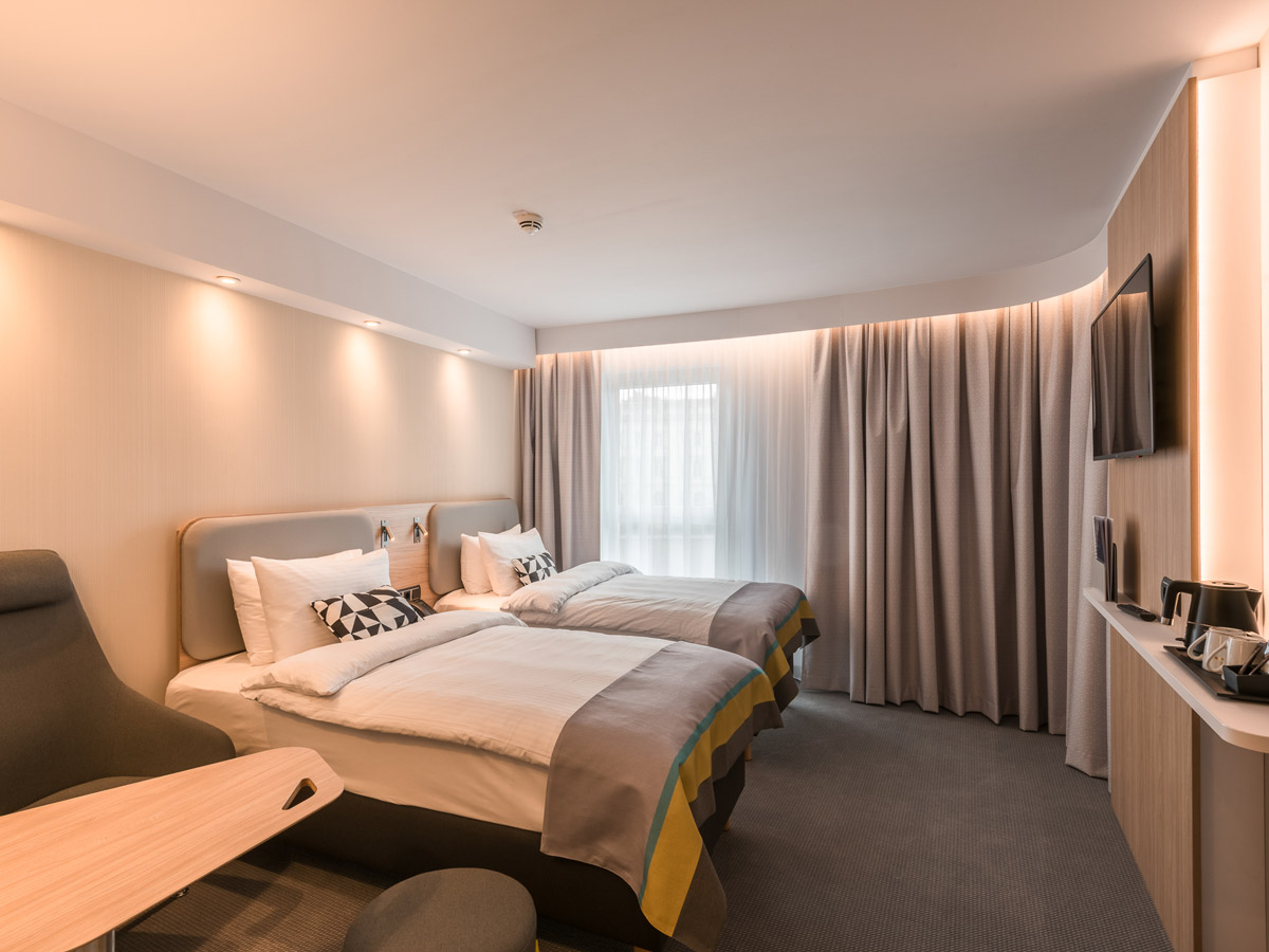 Ein Twin-Zimmer mit zwei Einzelbetten im Holiday Inn Express Wuppertal