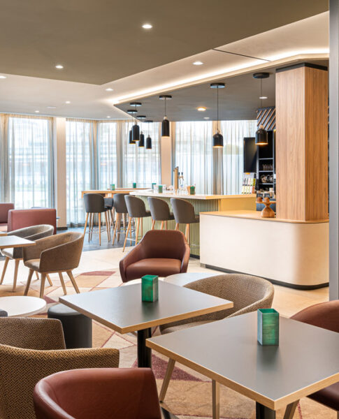 Die Lobby mit Kühlschrank im Holiday Inn Mannheim