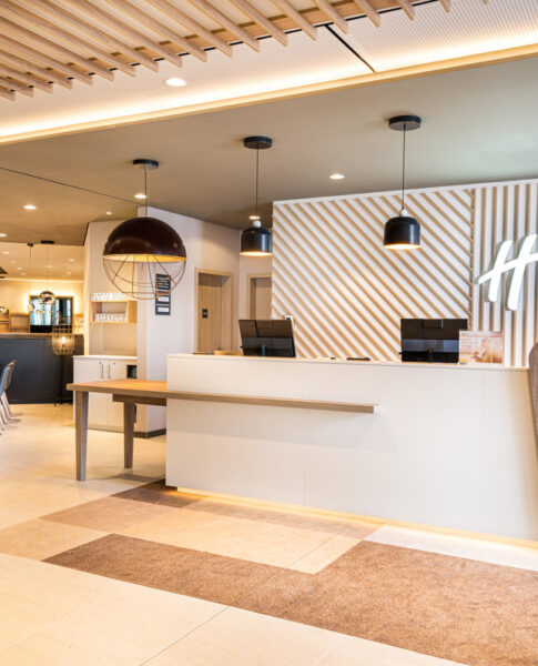 Der Rezeptionsbereich im Holiday Inn Mannheim