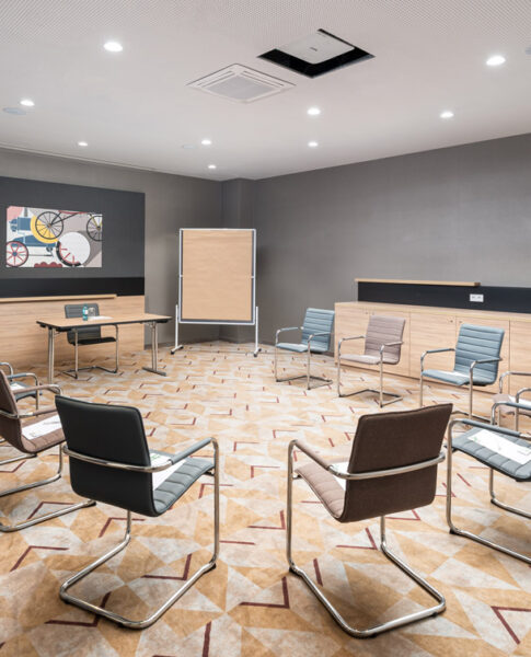 Der Tagungsraum mit Sitzkreis im Holiday Inn Mannheim