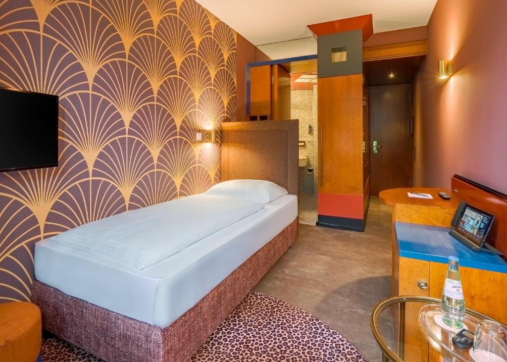 Das Einzelbett eines Einzelzimmers im Hotel Domicil