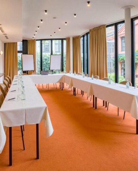 Ein Tagungsraum in U-Form-Bestuhlung im Hotel Domicil