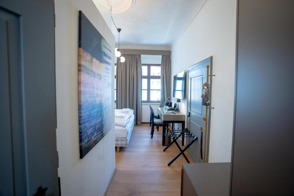 Der Eingangsbereich eines Zimmers im Maxim Suites