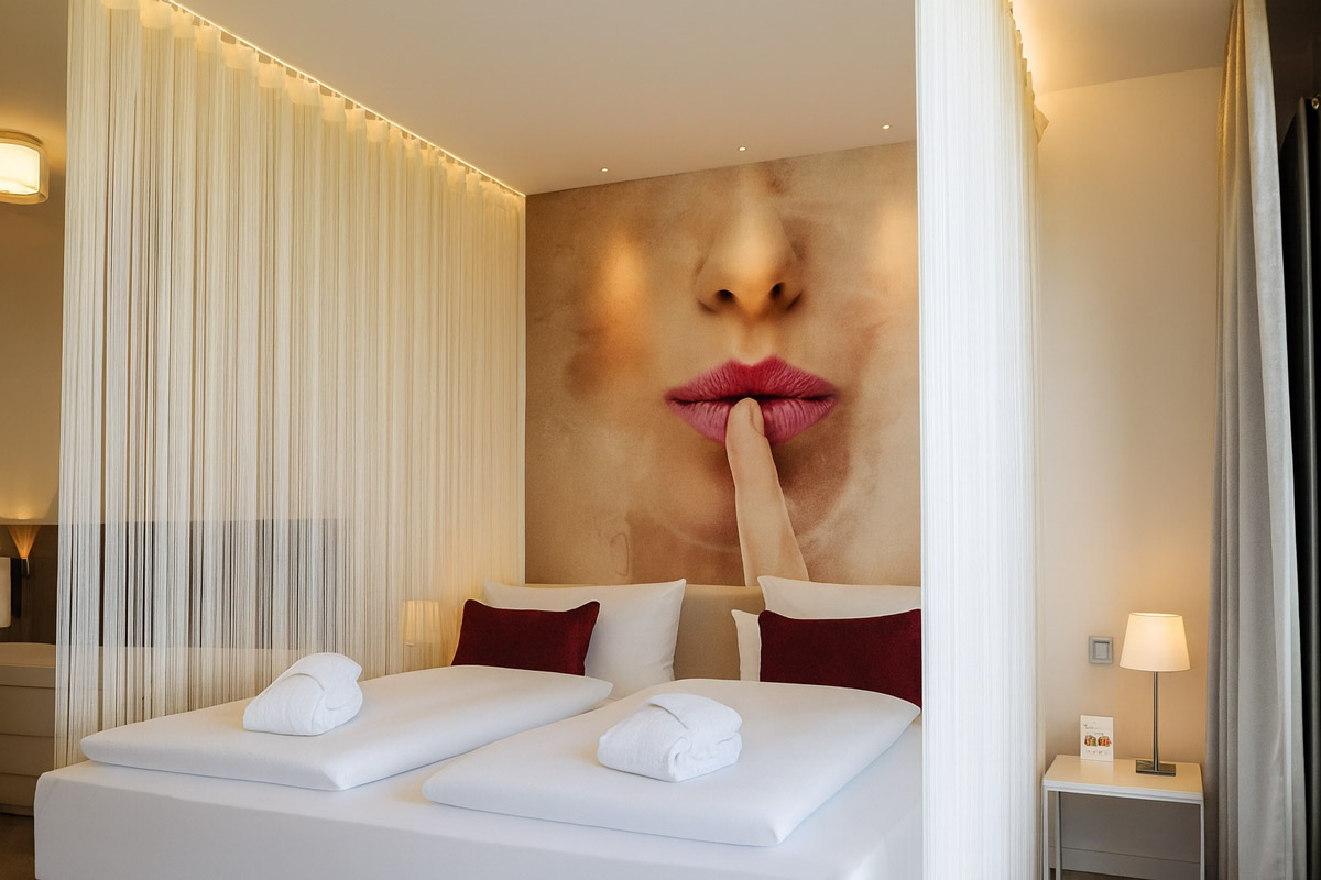 Der Schlafbereich der Suite im rugs Hotel am Schlosspark Lichtenwalde