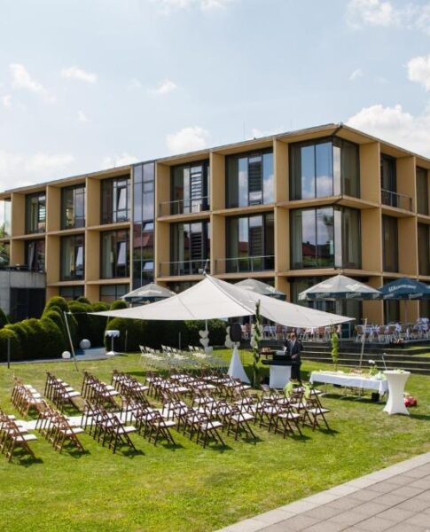 Die Außenansicht des rugs Hotel am Schlosspark Lichtenwalde