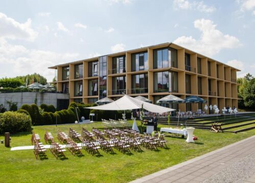 Die Außenansicht des rugs Hotel am Schlosspark Lichtenwalde 