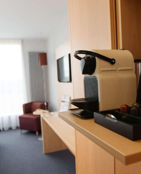 Die Kaffeemaschine mit Kapselauswahl im rugs Hotel am Schlosspark Lichtenwalde