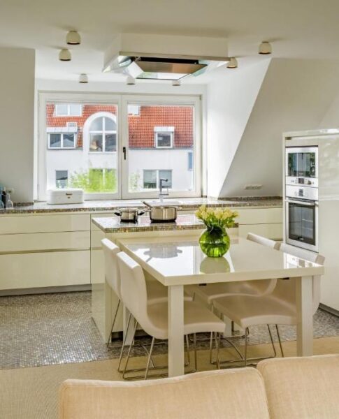 Die Küche eines Zimmers im rugs Hotel Köln