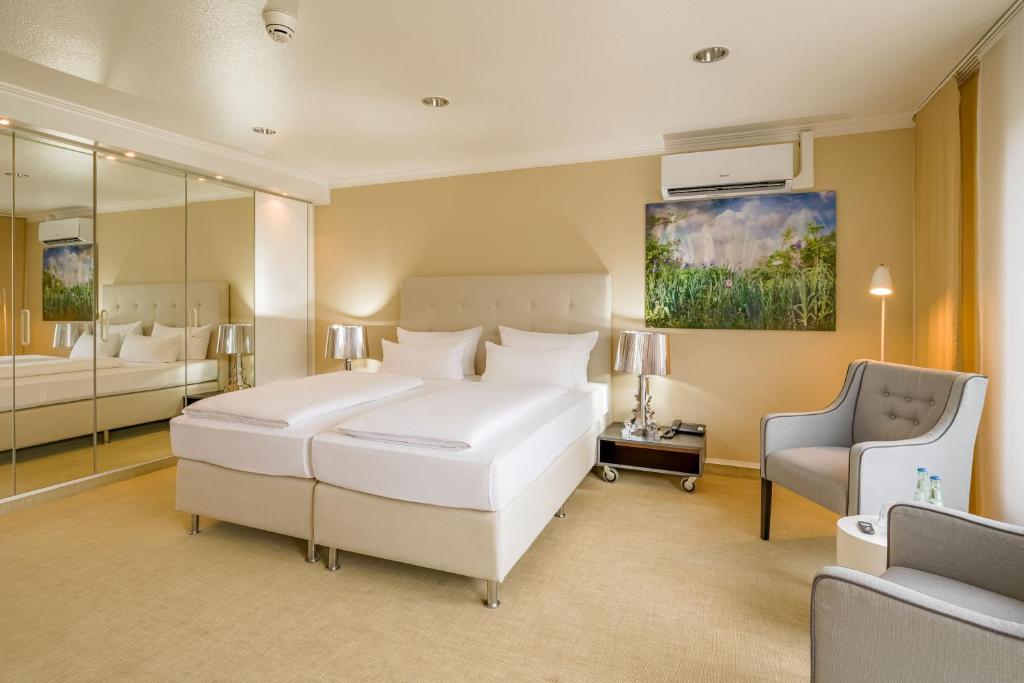 Der Schlafbereich eines Zimmers im rugs Hotel Köln