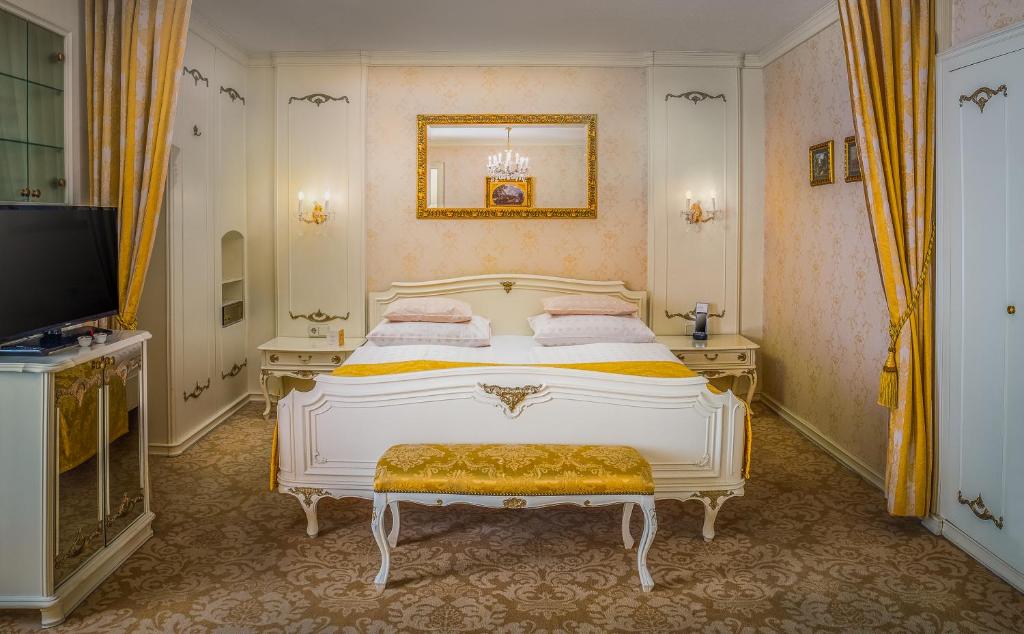 Kaiserlicher Flair in den Zimmern vom Schlosshotel Römischer Kaiser