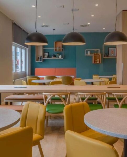 Der Gemeinschaftsbereich im Spark by Hilton Sindelfingen