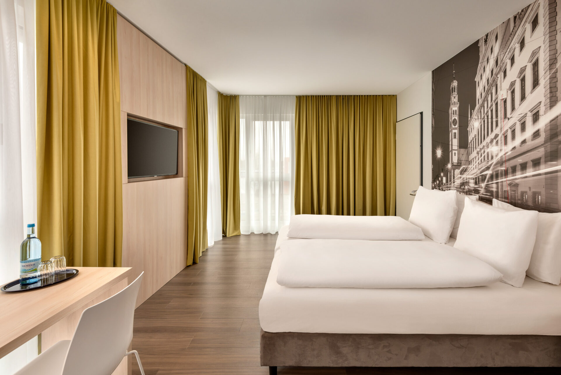 Unser geräumiges Zimmer im Super 8 by Wyndham Augsburg