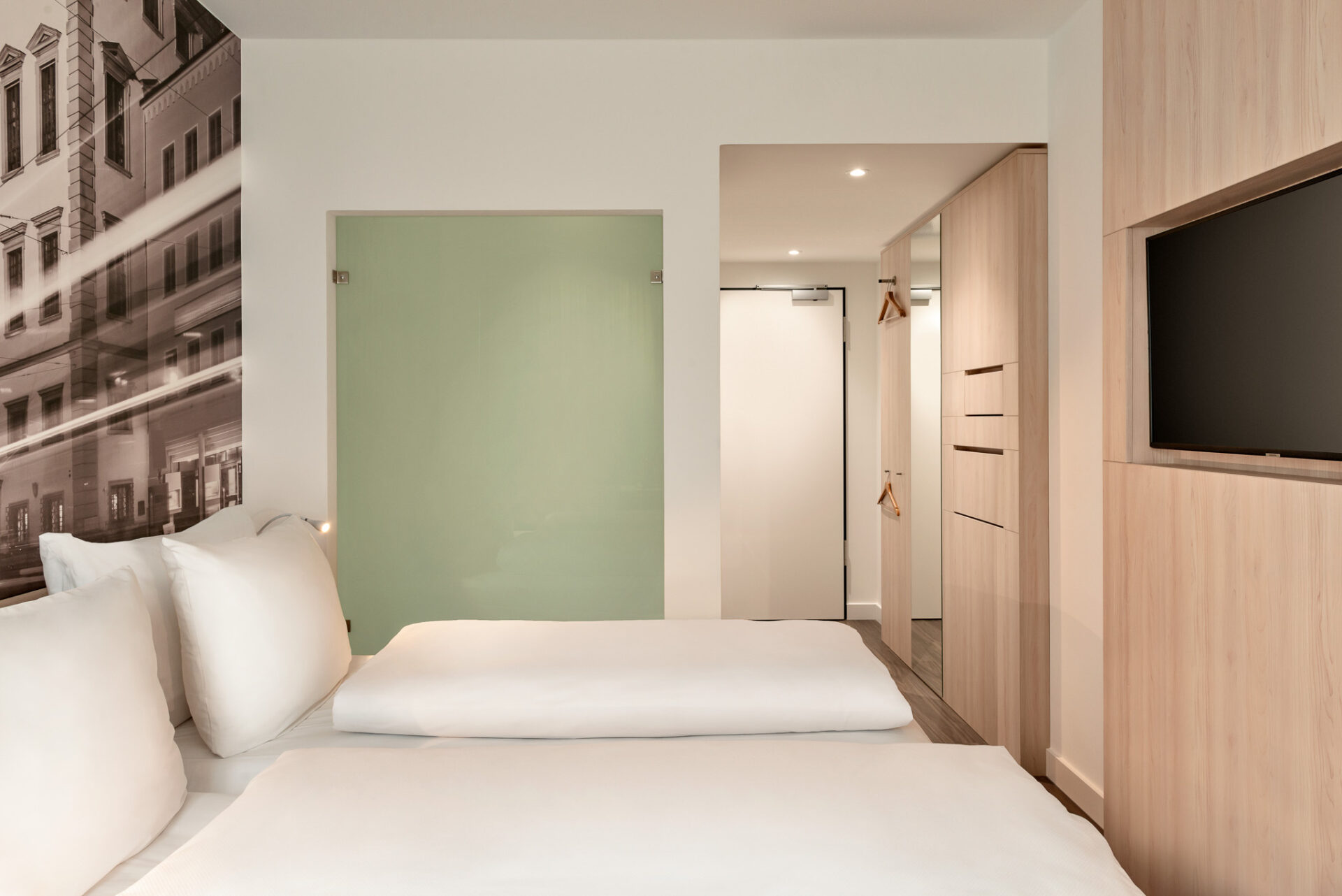 Der Eingangsbereich in das Standard Zweibett Zimmer