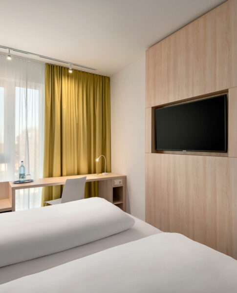 Der Fernseher im Standard Zweibett Zimmer