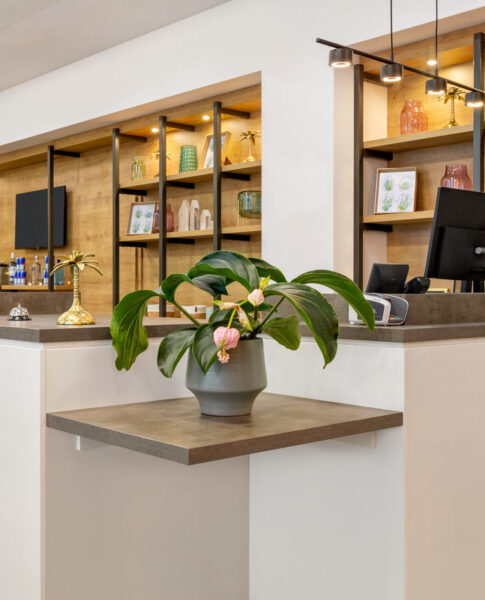 Willkommen an der Rezeption im Super 8 by Wyndham Chemnitz