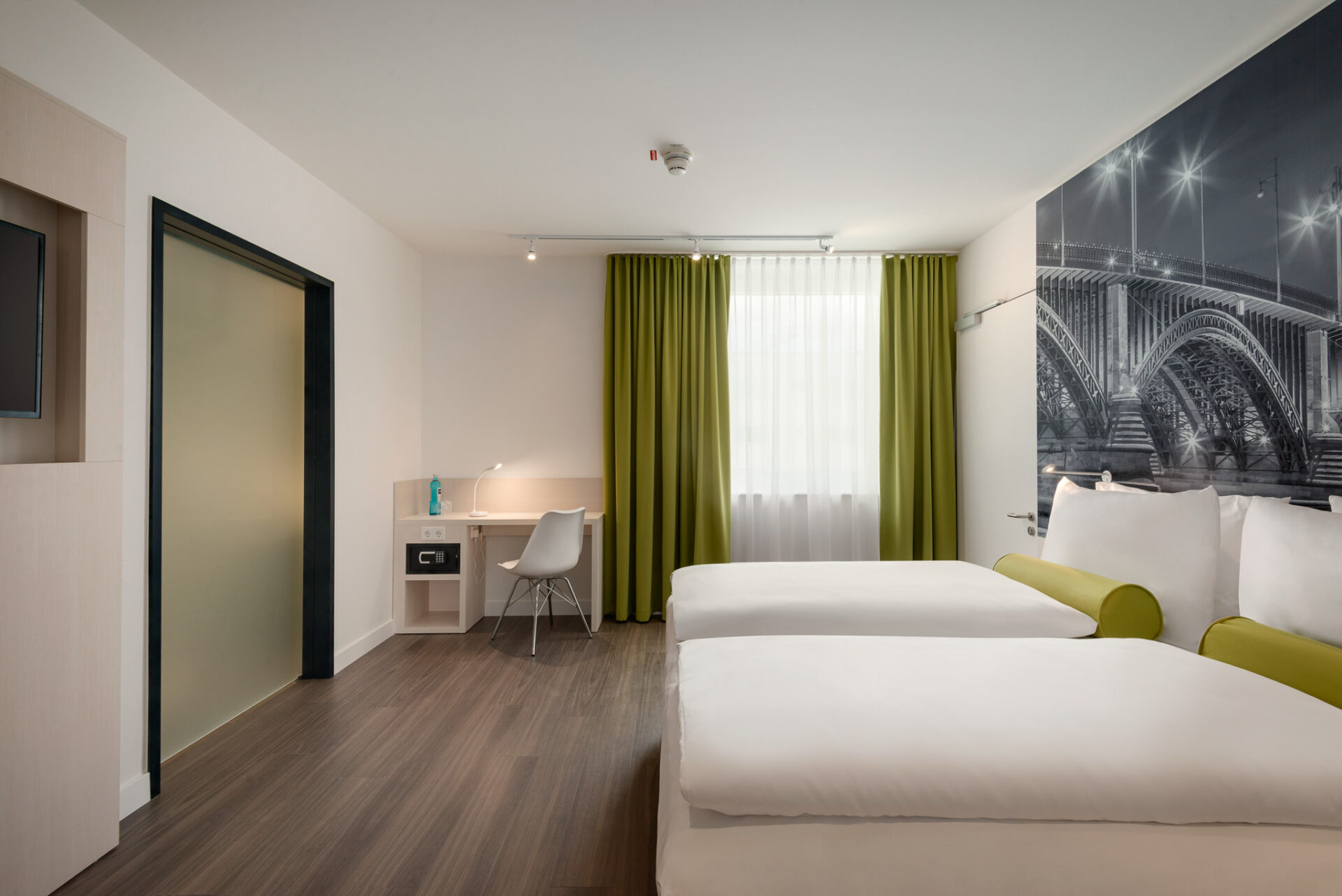 Ein barrierefreies Zimmer im Super8 by Wyndham Mainz Zollhafen