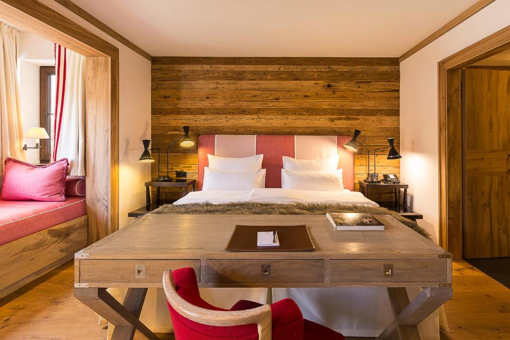 Schreibtisch aus Holz