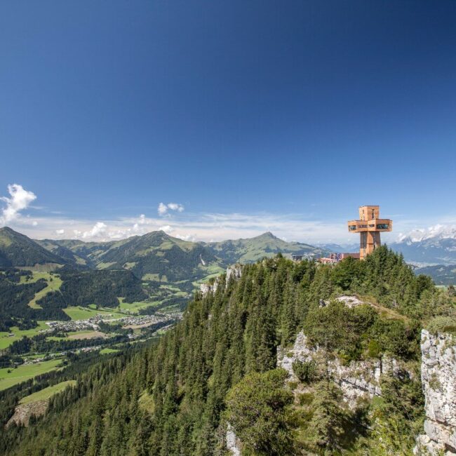 Wandern auf der Steinplatte in Tirol