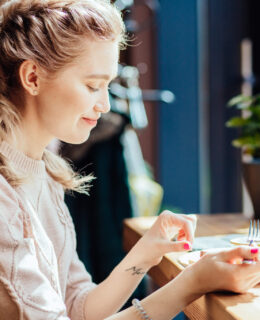 Frühstücken im Hotel