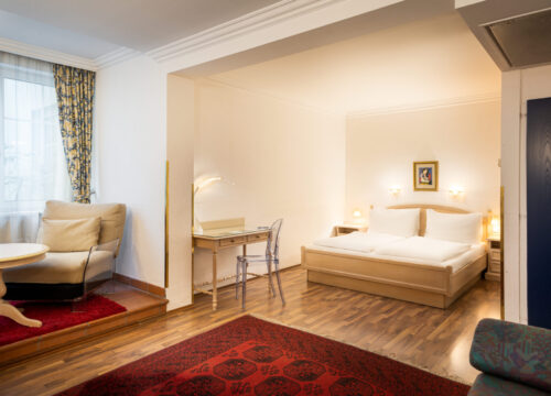 Das Bett des Dreibettzimmers im Arthotel ANA Gala Vienna