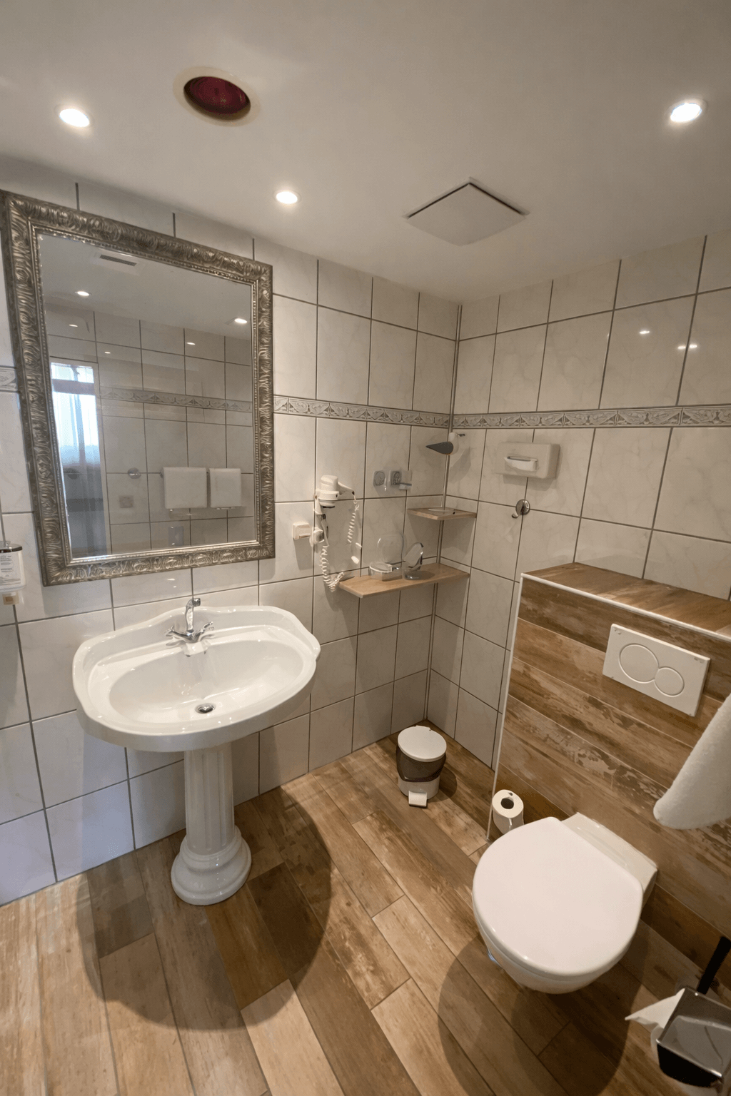 Badezimmer der Superior Kategorie im Arthotel ANA Residence Bremen.
