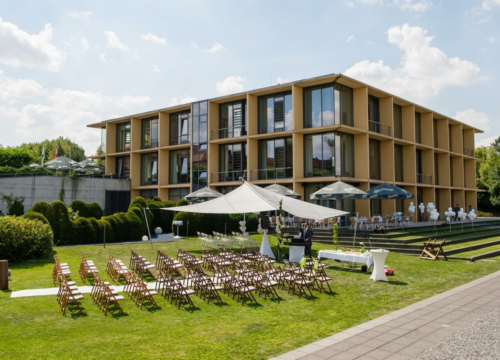 Die Außenfassade des rugs Hotel am Schlosspark Lichtenwalde